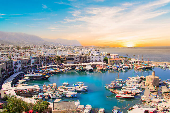 Thành phố biển tại Cộng hòa Síp. Nguồn: Gisgl