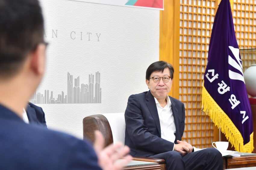 Thị trưởng Busan, Heong-Joon Park. Nguồn: Thành phố Đô thị Busan cung cấp