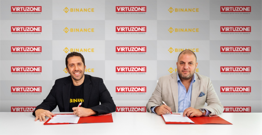 Nadeem Ladki (Bên trái), Giám đốc Điều hành Phát triển Kinh doanh và Đối tác Chiến lược tại Binance, và George Hojeige, Giám đốc Điều hành của Virtuzone (Bên phải) ký kết thanh toán tiền điện tử. Nguồn: prnewswire