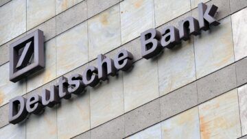 Hợp đồng hoán đổi nợ của Deutsche Bank tăng vọt lên mức cao nhất trong 4 năm